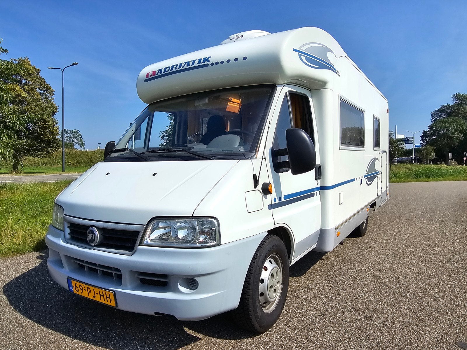 Zeer nette Adria Coral 4p camper. APK tot juli 2027, Particulier, Half-integraal, Adria