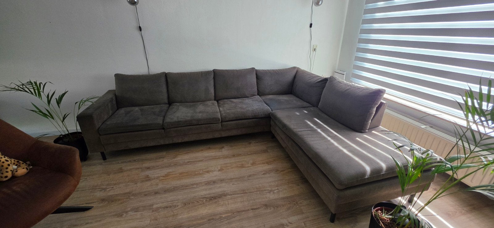 Grijze hoekbank met chaise longue, Huis en Inrichting, Banken | Bankstellen, 250 tot 300 cm, Gebruikt, 100 tot 125 cm, Hoekbank