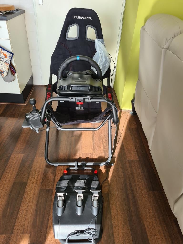 Complete sim racing set – Logitech G923 (Xbox/PC) + Playseat, Ophalen of Verzenden, Zo goed als nieuw, Stuurtje of Sportattribuut