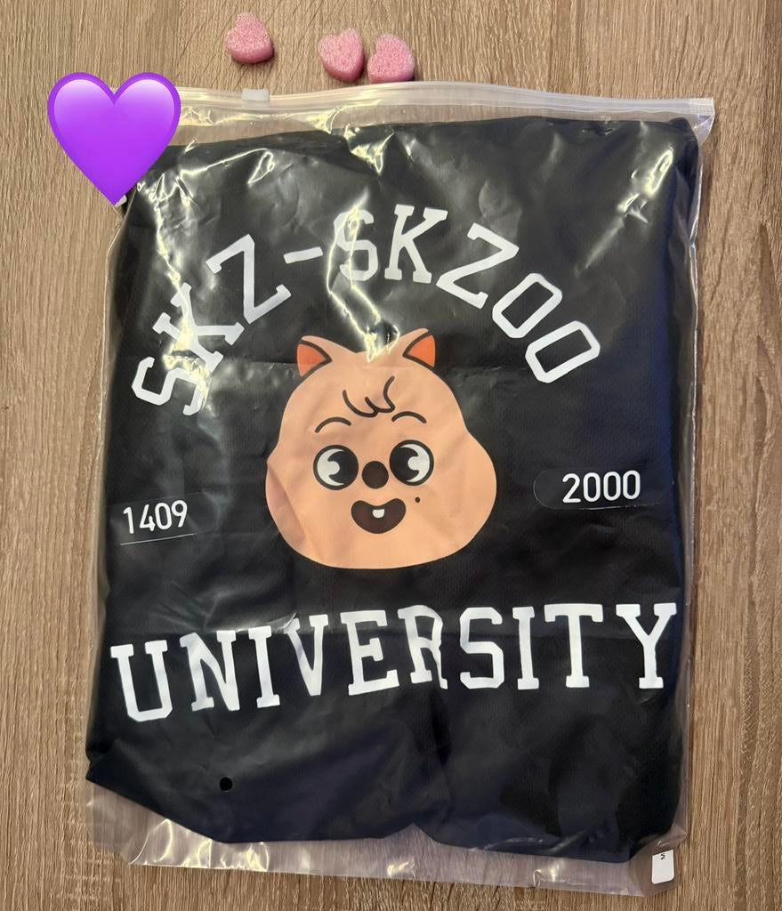 Han Stray Kids SKZOO University Quokka shirt maat M nieuw, Ophalen of Verzenden, Nieuw, Kleding