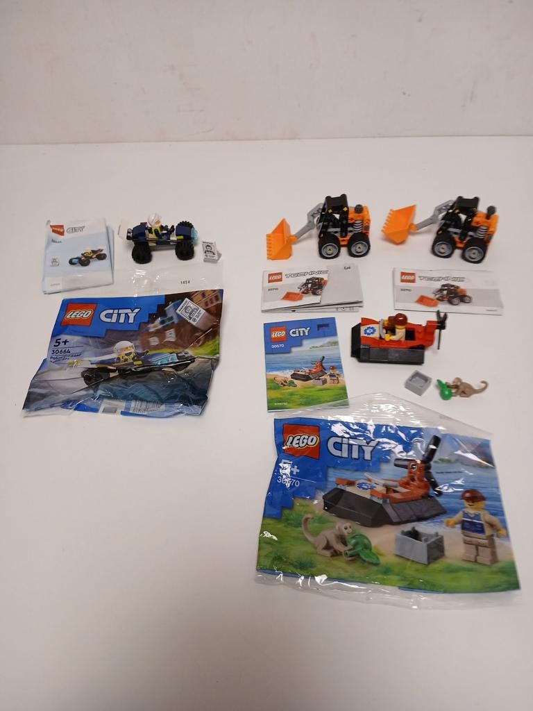 Lego city 30664 30570 en 2x 30710, Ophalen of Verzenden, Zo goed als nieuw