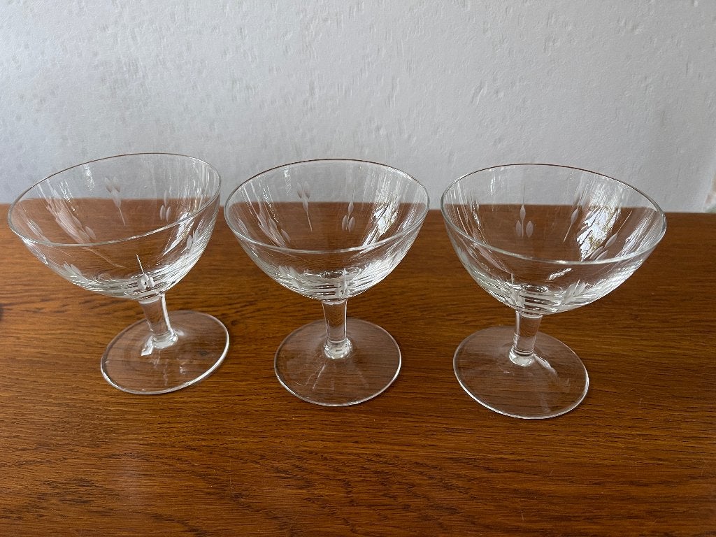 3 Antieke Glazen 'Geslepen' Vruchtjes of Advocaat Puntgaaf, Ophalen of Verzenden