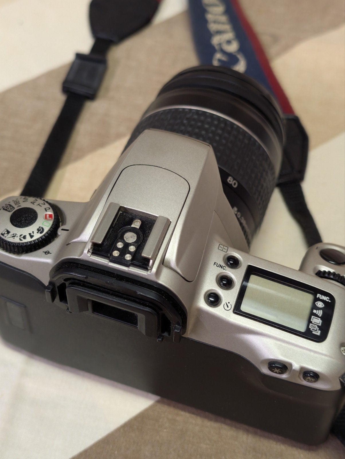 Foto 6 van Canon EOS 300 Spiegelreflexcamera met lens en tas