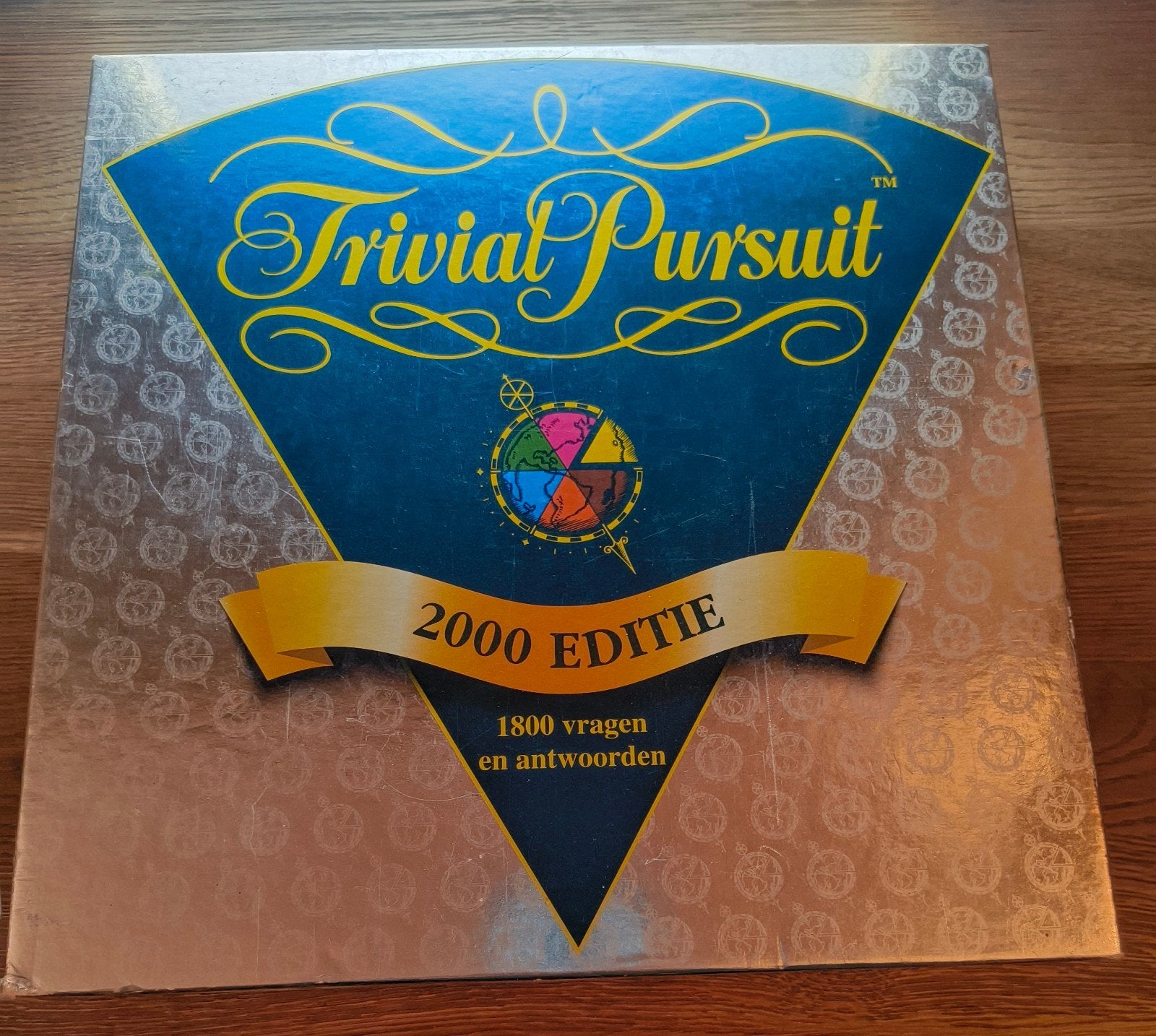 Trivial Pursuit 2000 Editie - Compleet Gezelschapsspel, Drie of vier spelers, Ophalen of Verzenden, Zo goed als nieuw, Parker/Hasbro