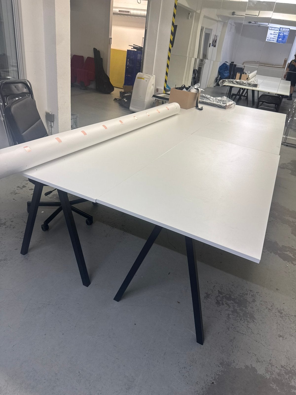 5x IKEA bureautafel / werktafel wit met zwarte poten, Ophalen