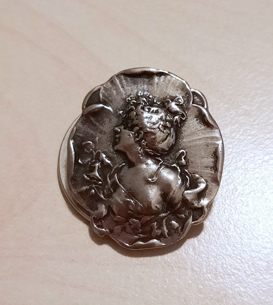 Vintage SASA Sjaalclip Tin  Art Nouveau Vrouwenprofiel Ø 2,5, Overige materialen, Minder dan 4 cm, Nieuw, Ophalen of Verzenden