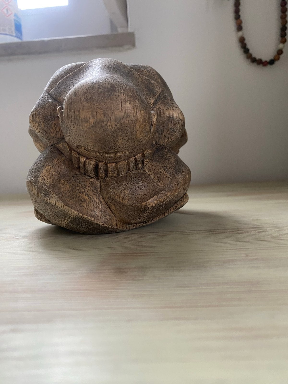Uniek handgesneden houten beeldje - Mediterende figuur, Antiek en Kunst, Kunst | Beelden en Houtsnijwerken, Minder dan 20 cm, Ophalen of Verzenden
