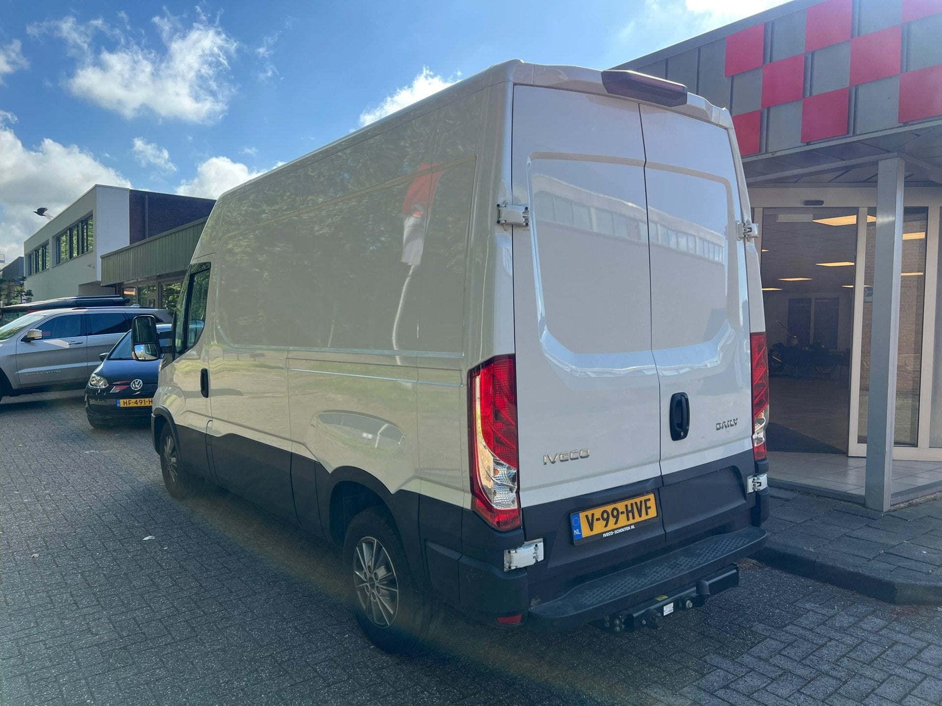 Iveco 35S21 Daily L2H2 3.0L 210PK Automaat, Automaat, Dealer onderhouden, Stof, Gebruikt