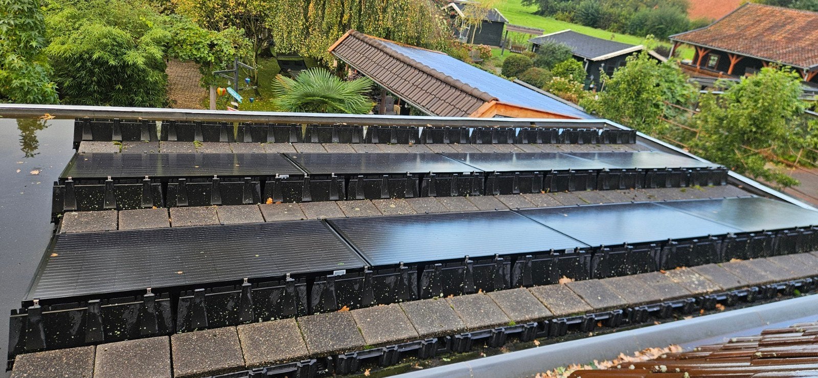 8 zonnepanelen met omvormer (excl. daksteunen), Ophalen, Gebruikt, Compleet systeem, 200 wattpiek of meer