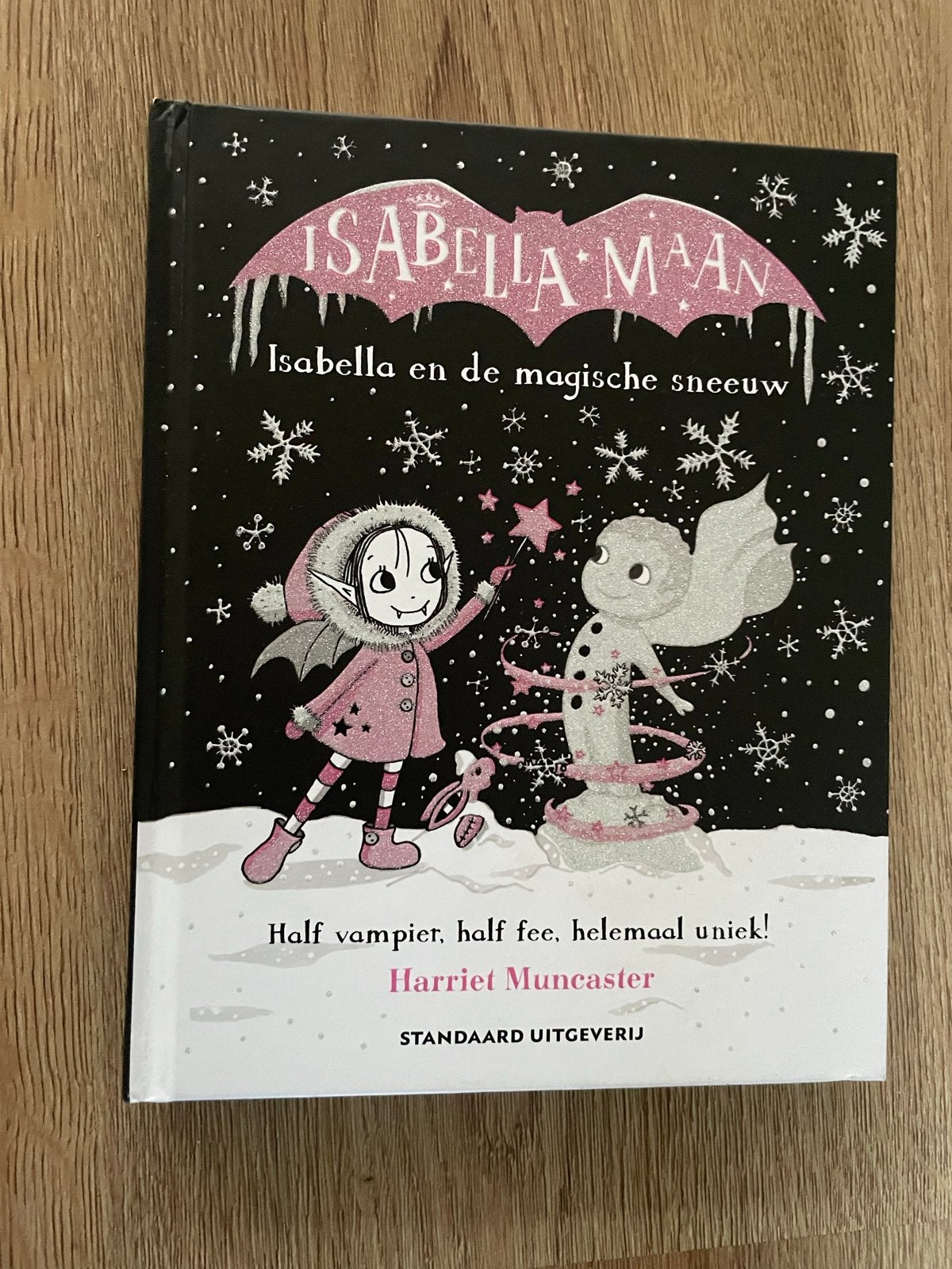 Isabella Maan: magische sneeuw & naar de kermis, Ophalen of Verzenden, Zo goed als nieuw