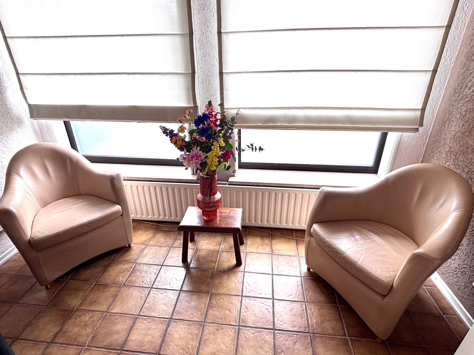 2 beige leren fauteuils, Ophalen, Gebruikt
