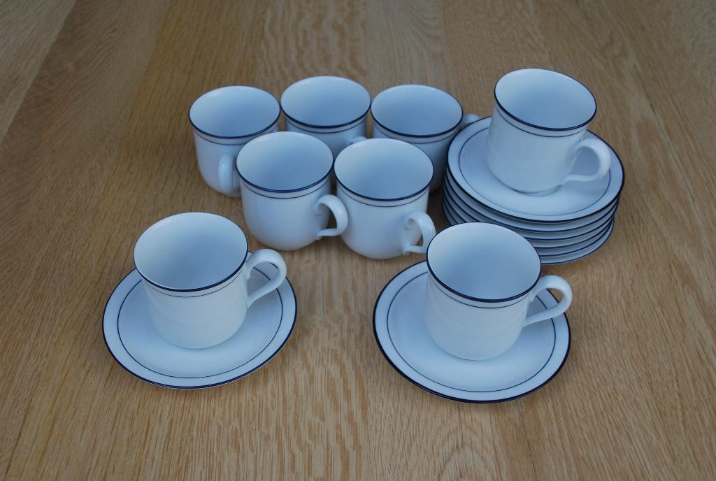 8 Vintage koffiekopjes en schoteltjes. en 7 losse schotels, Ophalen, Nieuw, Overige stijlen, Kop(pen) en/of Schotel(s)