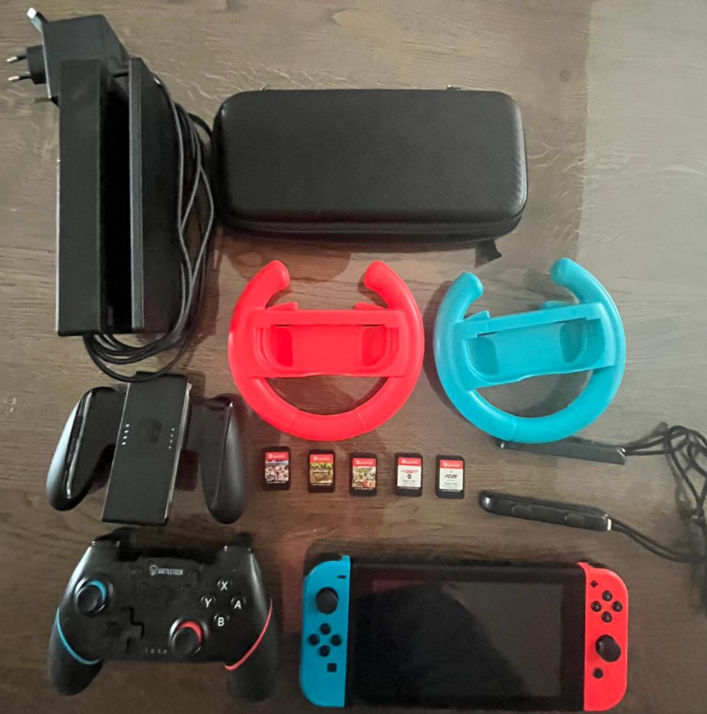 Nintendo Switch met 5 games en accessoires, Met games, Ophalen of Verzenden, Zo goed als nieuw, Switch Original