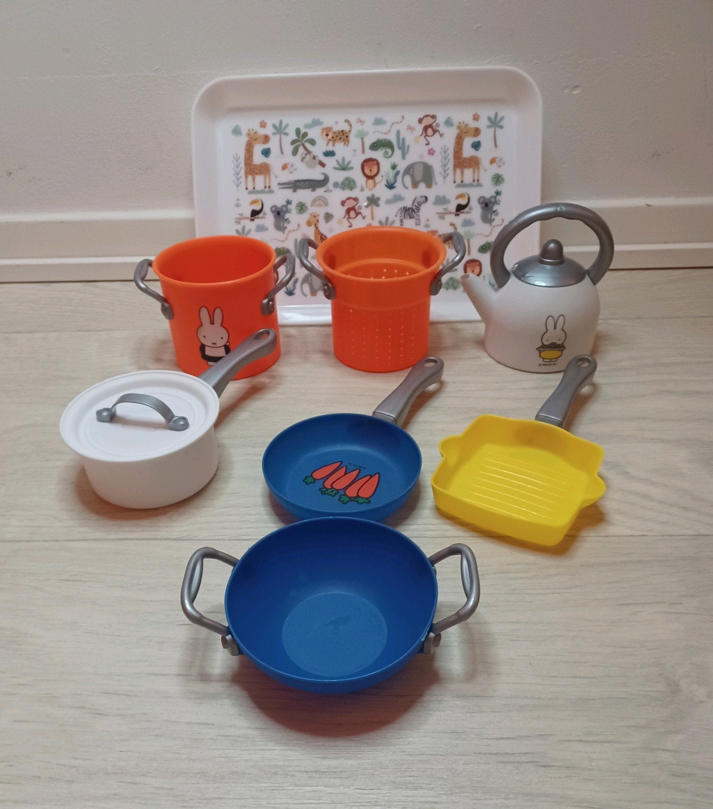 NIEUWSTAAT NIJNTJE KOOKSETJE, Ophalen of Verzenden, Zo goed als nieuw, Kunststof, Speelkeuken-accessoire