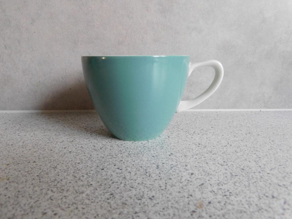 Kopje 6,5x8,5 cm. Petrol Made in England, Ophalen of Verzenden, Zo goed als nieuw, Overige stijlen, Kop(pen) en/of Schotel(s)