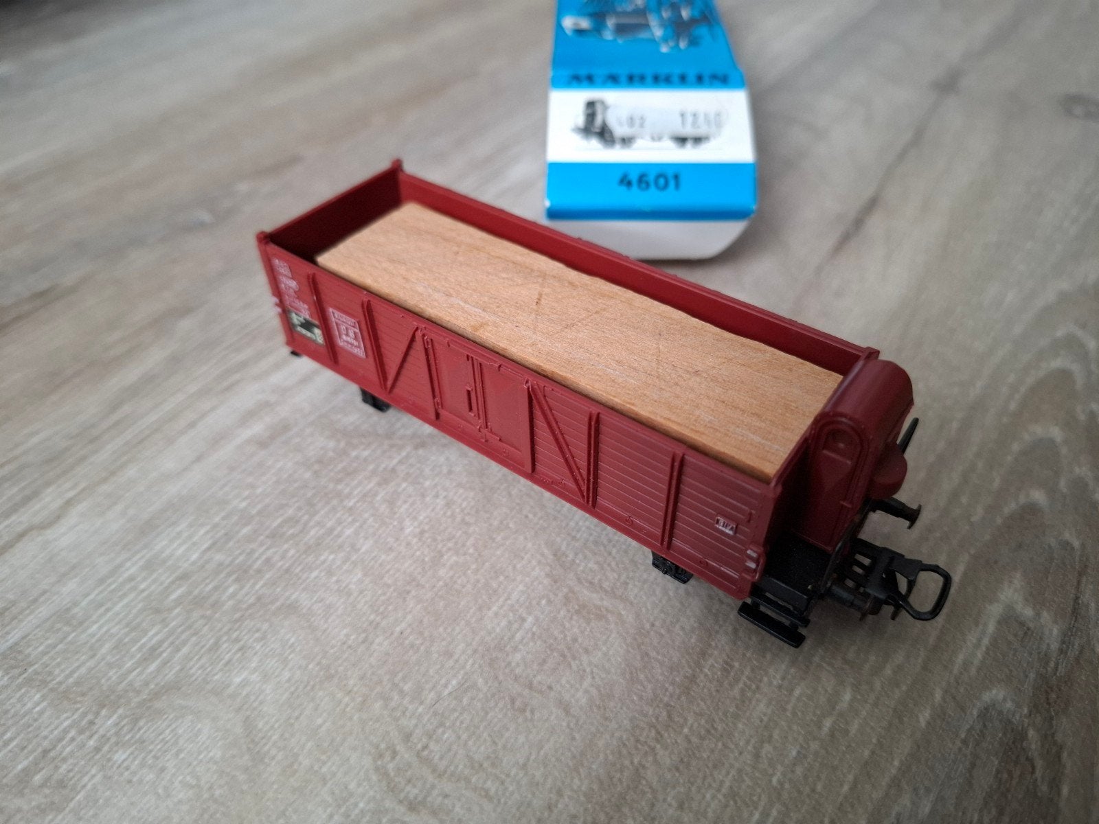Marklïn HO 4601 goederenwagon met remmershuisje + lading  DB, Wisselstroom, Wagon, Ophalen of Verzenden, Zo goed als nieuw