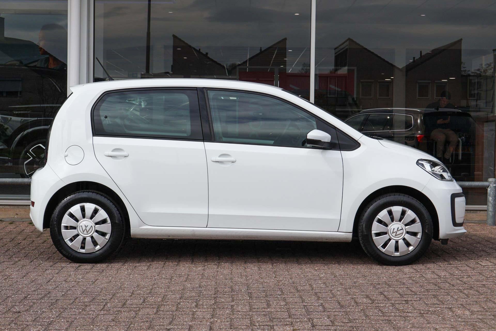 Volkswagen up! 1.0 65pk | Airco | DAB radio | Lane Assist |, 12 maanden, Stof, Gebruikt, 4 stoelen