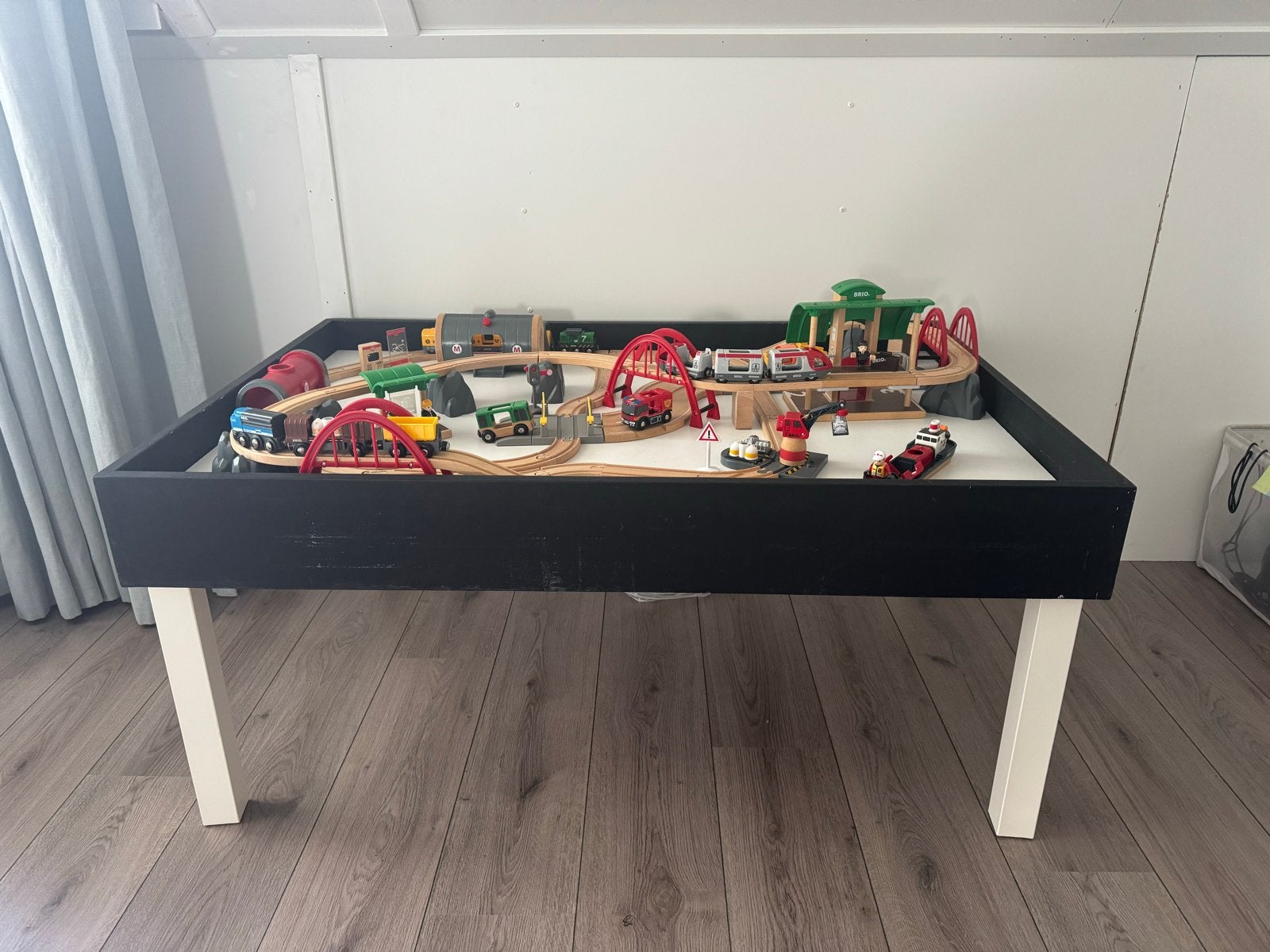 Brio Deluxe treinbaanset met tafel en accessoires, Zelf te bouwen, Handmatig, Ophalen, Overige merken