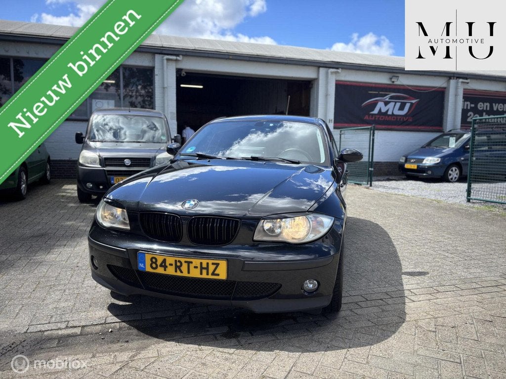 BMW 1-serie 116i 06/27 APK! CARPLAY!, Auto's, Achterwielaandrijving, Gebruikt, 4 cilinders, 635 kg