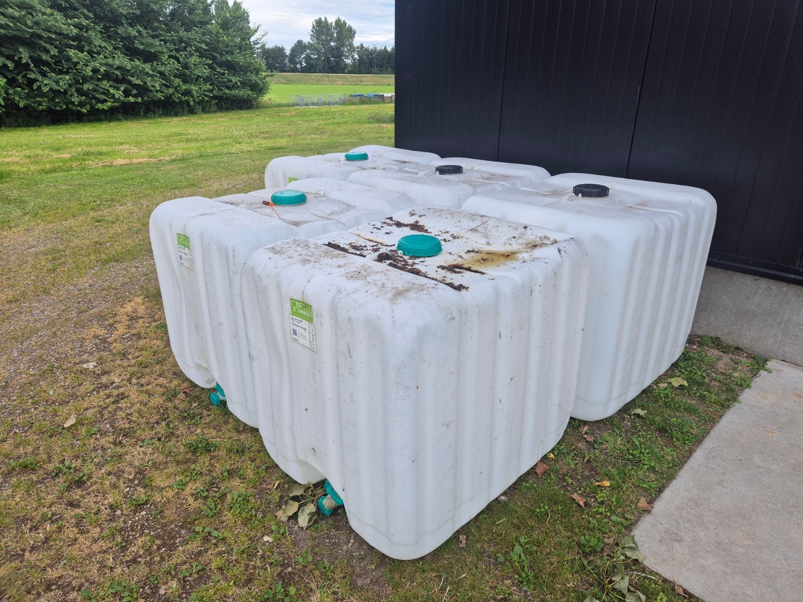 Grote kunststof watertank 1000 liter, Tuin en Terras, Regentonnen, Ophalen, Kunststof, Gebruikt, Met kraantje