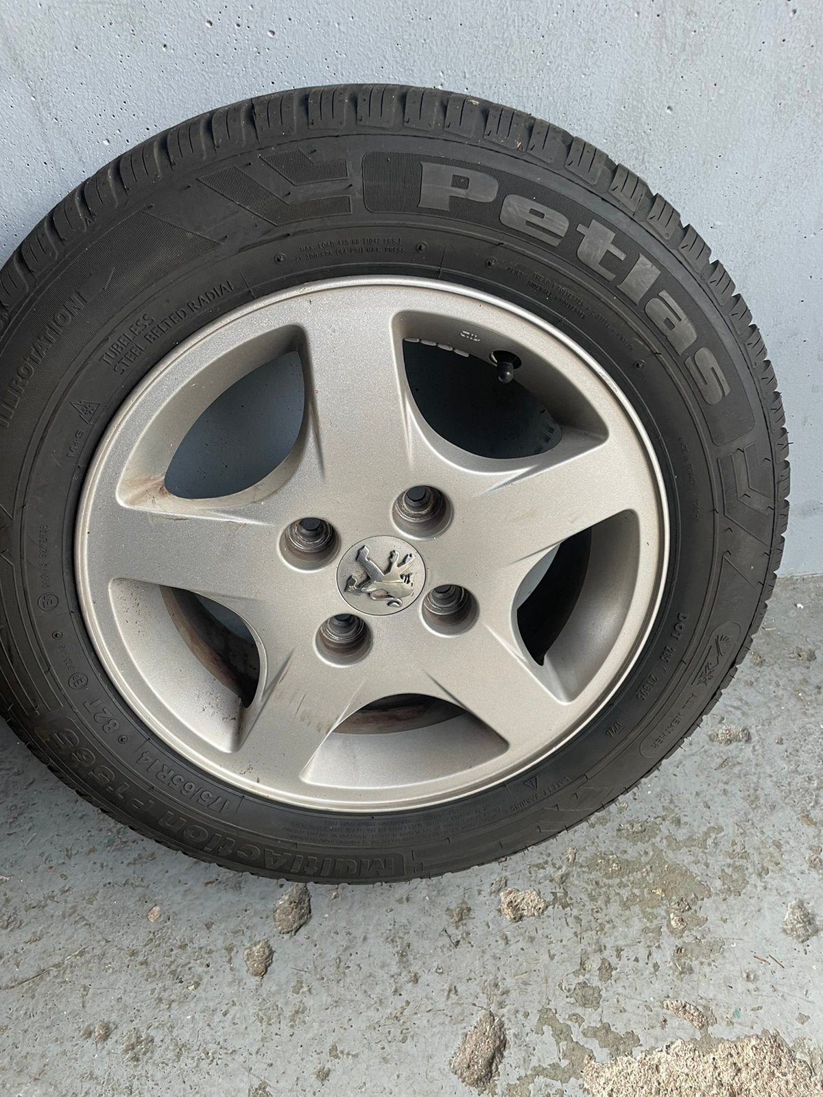 Peugeot 206 banden en velgen set (banden is 1 week oud), Ophalen, 14 inch, Gebruikt, 175 mm