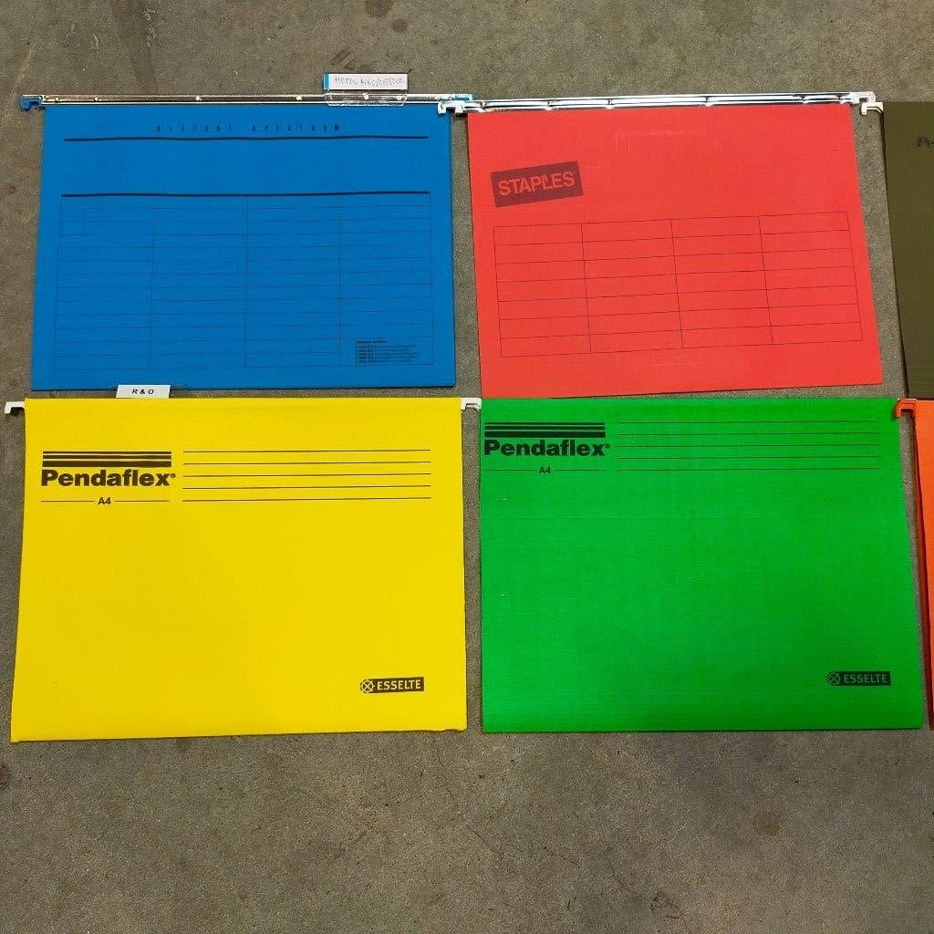 150 stuks gekleurde A4 hangmappen diverse merken, Diversen, Ophalen, Gebruikt, X, X