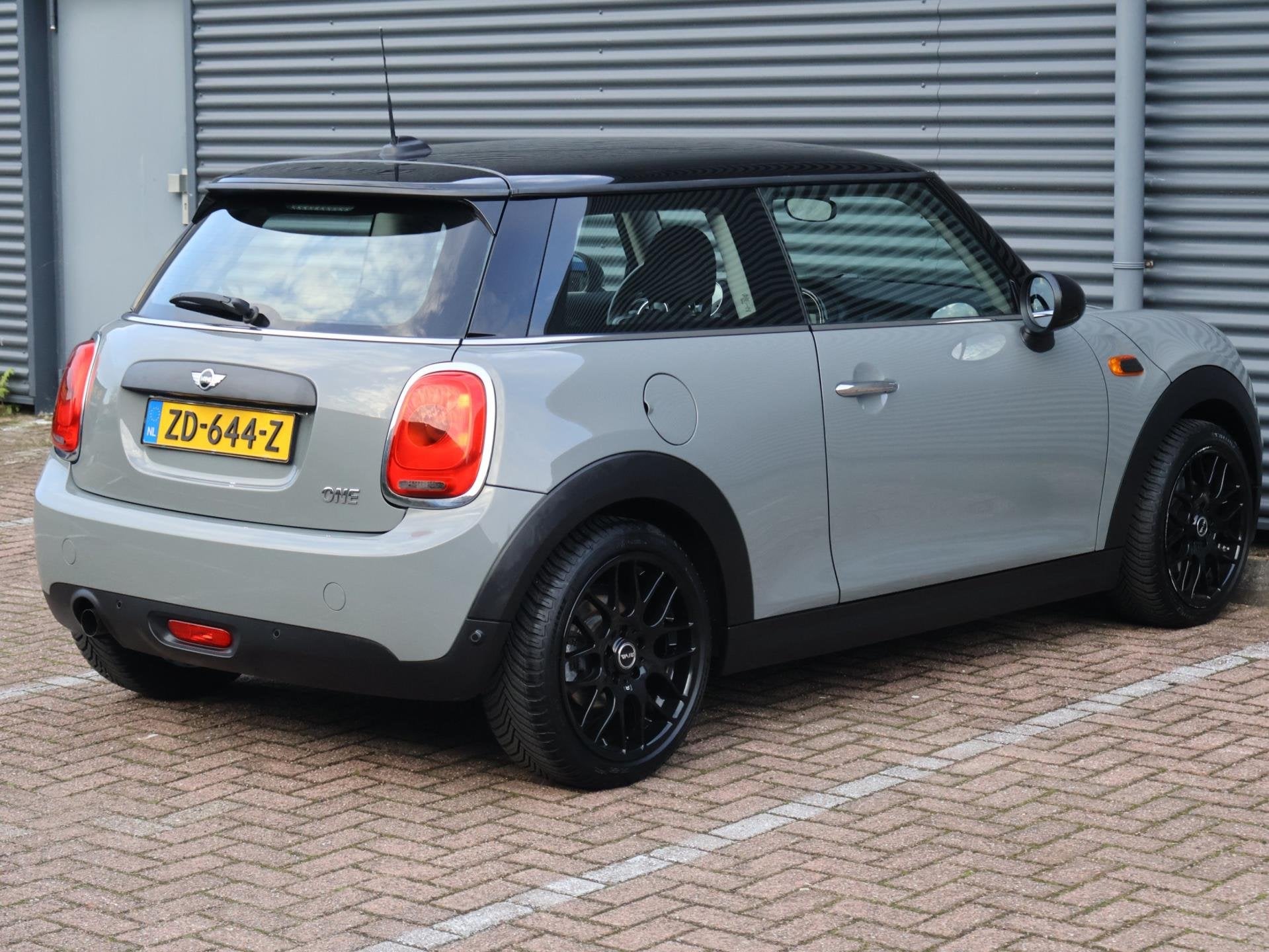 Mini Mini 1.2 One Salt Business|Keyless|Nav|PDC|LMV|Automaat, Auto's, Stof, Gebruikt, 4 stoelen, 1198 cc