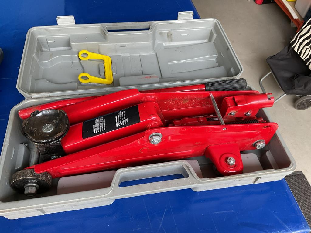 Krik in opbergkoffer ooit 1 x gebruikt is dus als nieuw, Auto diversen, Ophalen, Zo goed als nieuw, Hydraulisch, Garagekrik