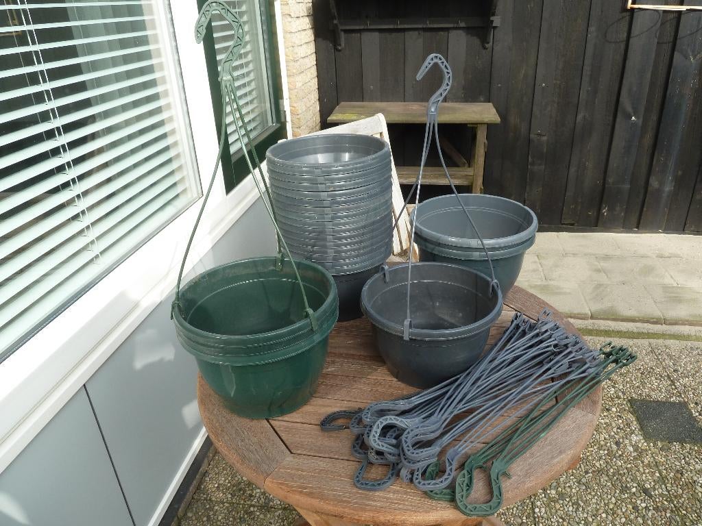 grijze en groene kunststof bloempotten, Kunststof, Rond, Ophalen of Verzenden, Minder dan 40 cm
