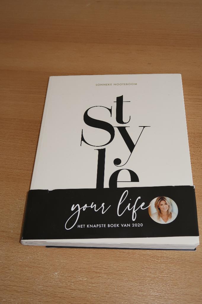 Boek Style your life van Lonneke Nooteboom, Ophalen of Verzenden, Zo goed als nieuw, Mode algemeen, Lonneke Nooteboom
