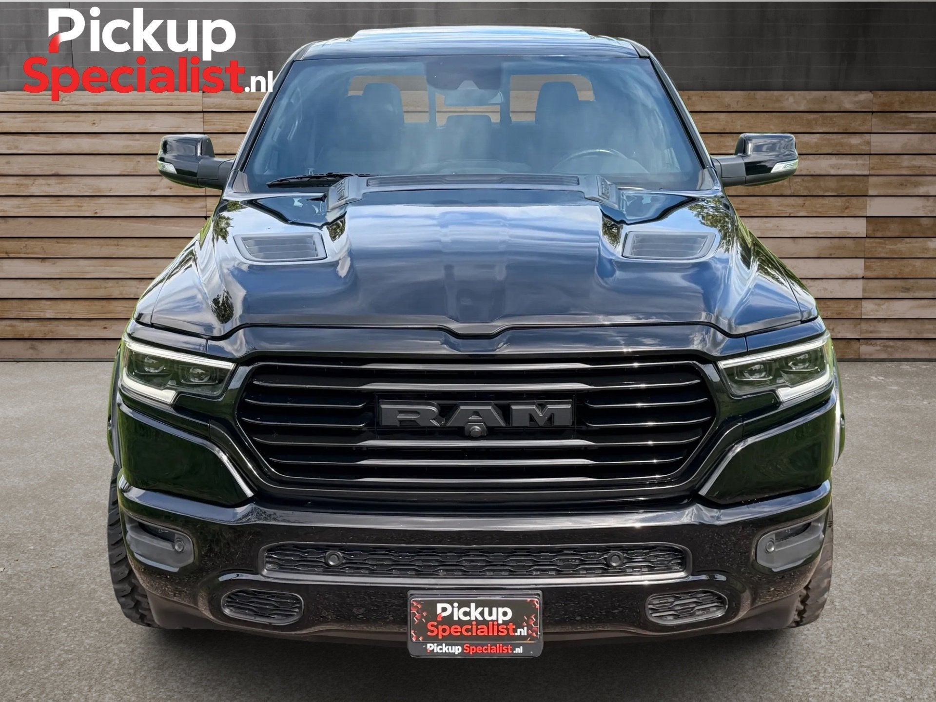 Dodge RAM 1500 5.7 V8 4x4 Crew Cab Rebel , LUCHTVERING , PAN, Auto's, Automaat, Dealer onderhouden, 5654 cc, Leder