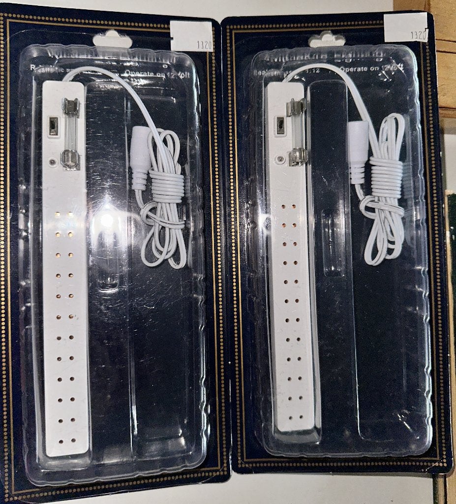 2x Miniatuur Stekkerdoos 12V voor Poppenhuis Verlichting, Ophalen, Nieuw, Poppenhuis