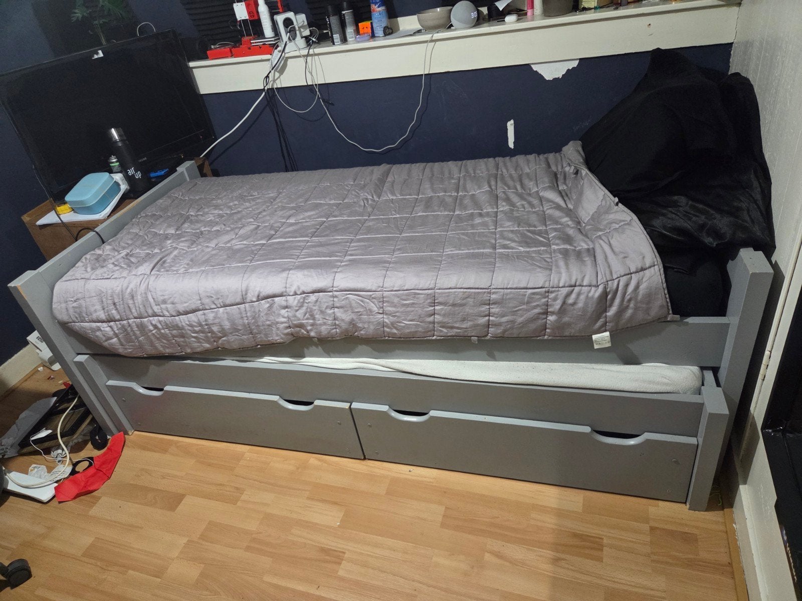 Degelijk (dubbel) houten kinderbed met lades