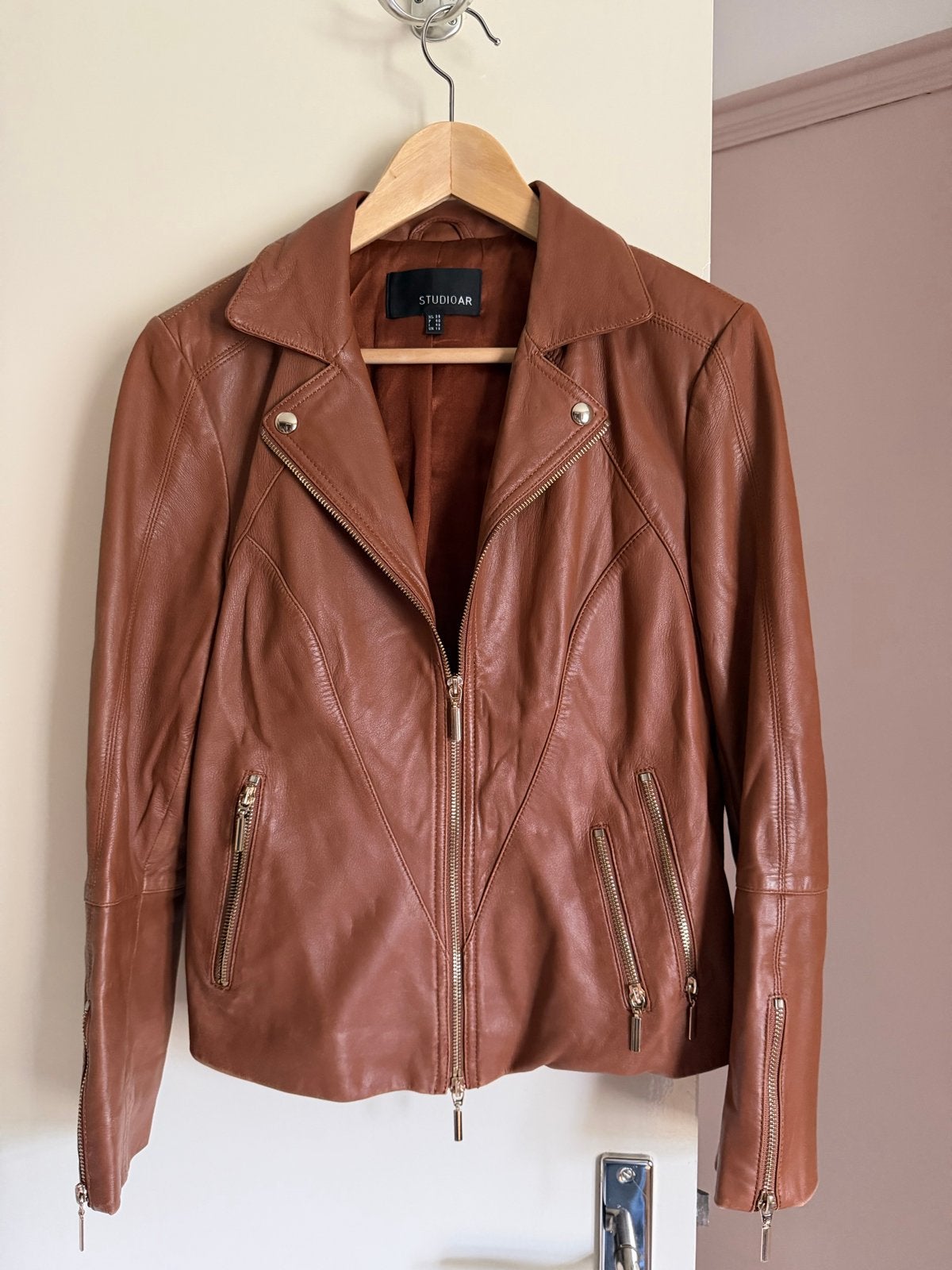 Studio AR Leren Bikerjack - Cognacbruin - Maat 38/40 (M), Kleding | Dames, Ophalen of Verzenden, Zo goed als nieuw, Maat 38/40 (M)