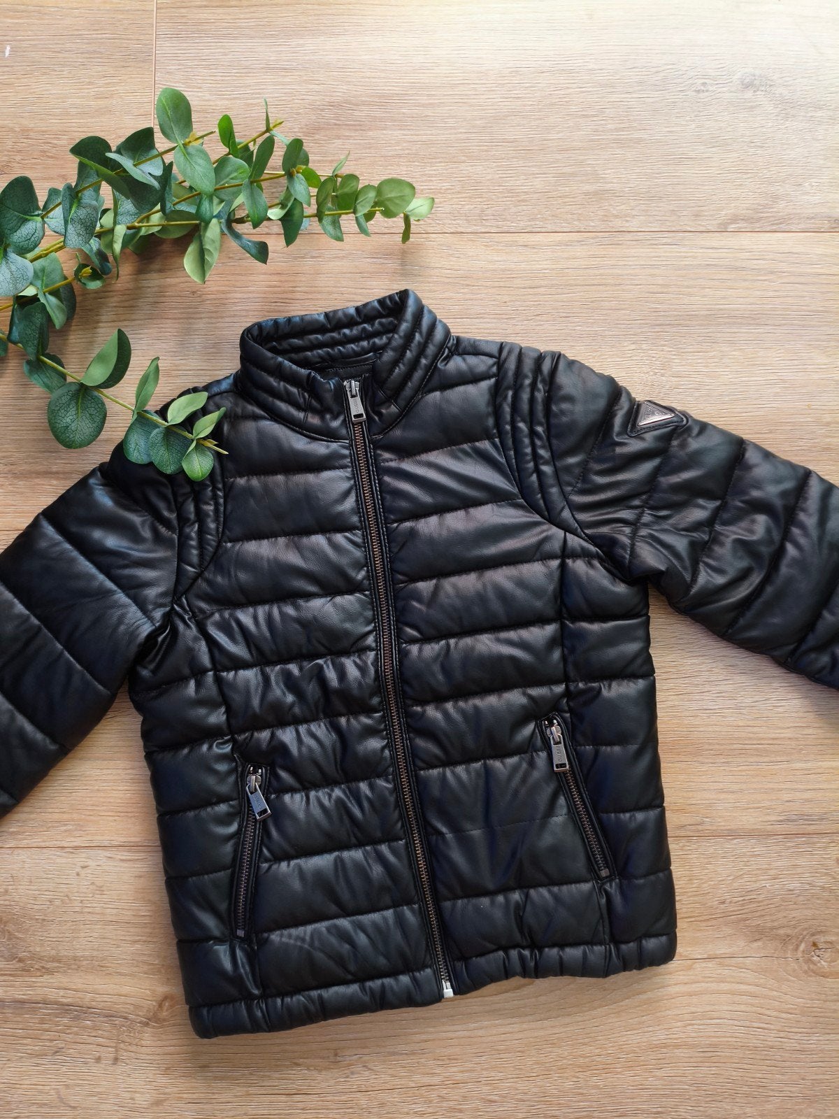 Guess zwarte puffer jas maat 128 (labelmaat 8), Kinderen en Baby's, Gebruikt, Ophalen of Verzenden, Guess, Jongen