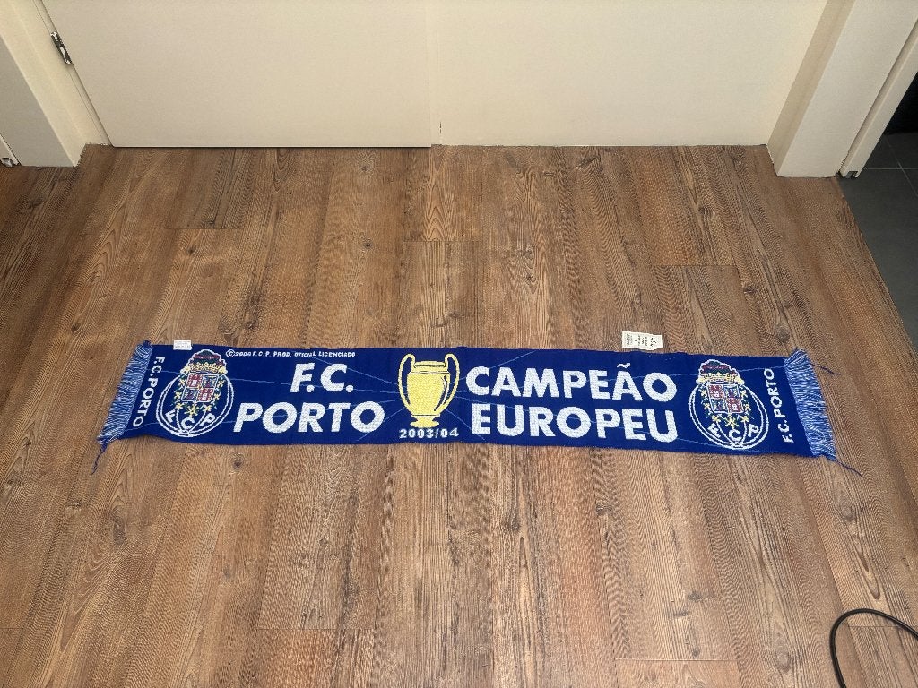 FC Porto Sjaal – Campeão Europeu 2003/04 – Champions League, Ophalen of Verzenden, Nieuw, Buitenlandse clubs, Vaantje of Sjaal