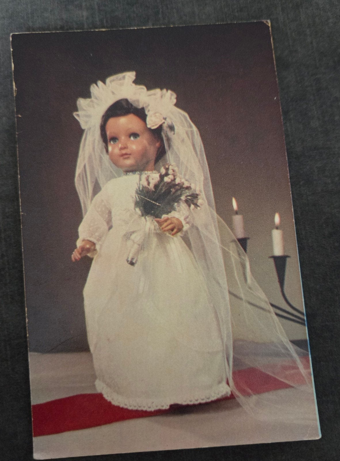Vintage Ansichtkaart: Bruidspop met Sluier en Boeket, Verzenden, 1960 tot 1980, Ongelopen, Overige thema's
