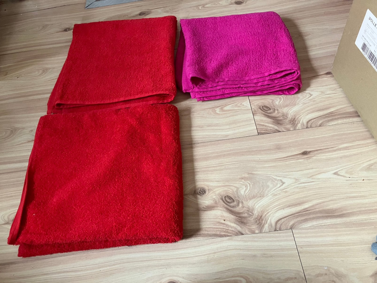 3 handoeken (nieuw), Ophalen of Verzenden, Zo goed als nieuw, Rood, Handdoek