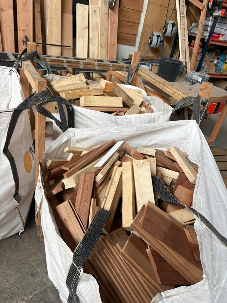 Bigbag afvalhout, droog en schoon., 3 tot 6 m³, Ophalen, Overige houtsoorten, Blokken