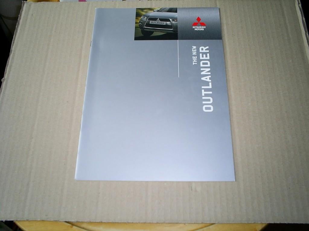 The New Mitsubishi Outlander, Verzenden, Zo goed als nieuw, Mitsubishi