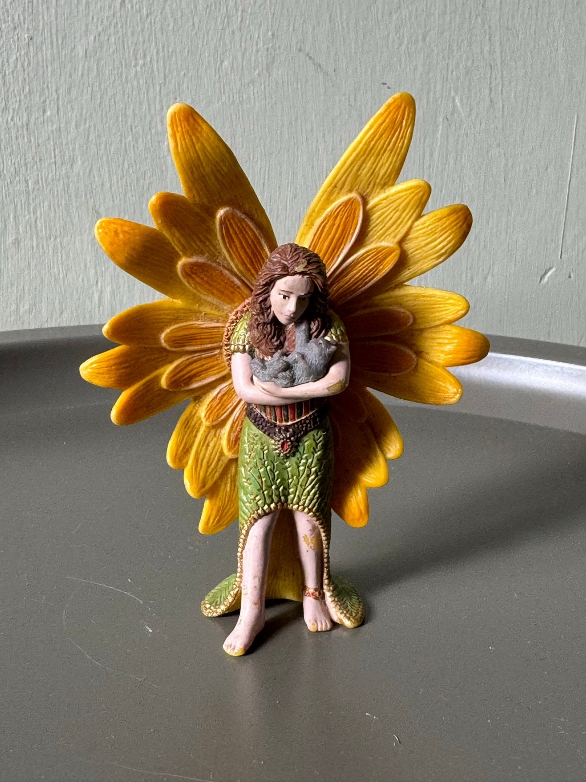 Fantasy Elfje met Gele Bloemen Vleugels en Katje, Ophalen of Verzenden, Gebruikt, Fantasy