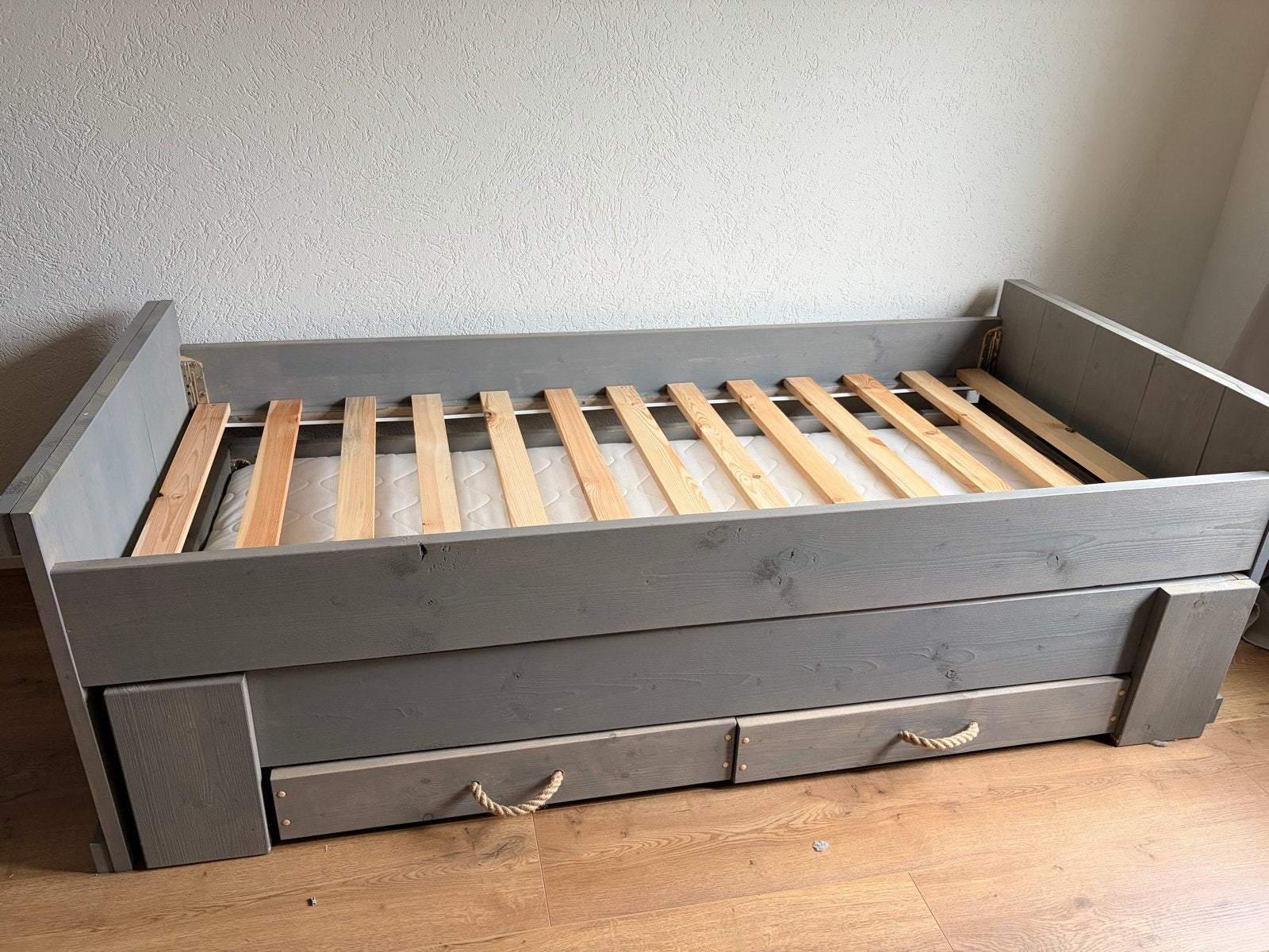 Rockood grey wash houten eenpersoonsbed met opberglades, Ophalen, Gebruikt, 90 cm, Eenpersoons