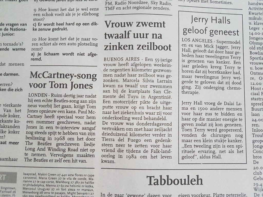 Nieuwtjes over Paul McCartney en Jerry Hall (1999), Ophalen of Verzenden, 1980 tot heden, Knipsel(s)