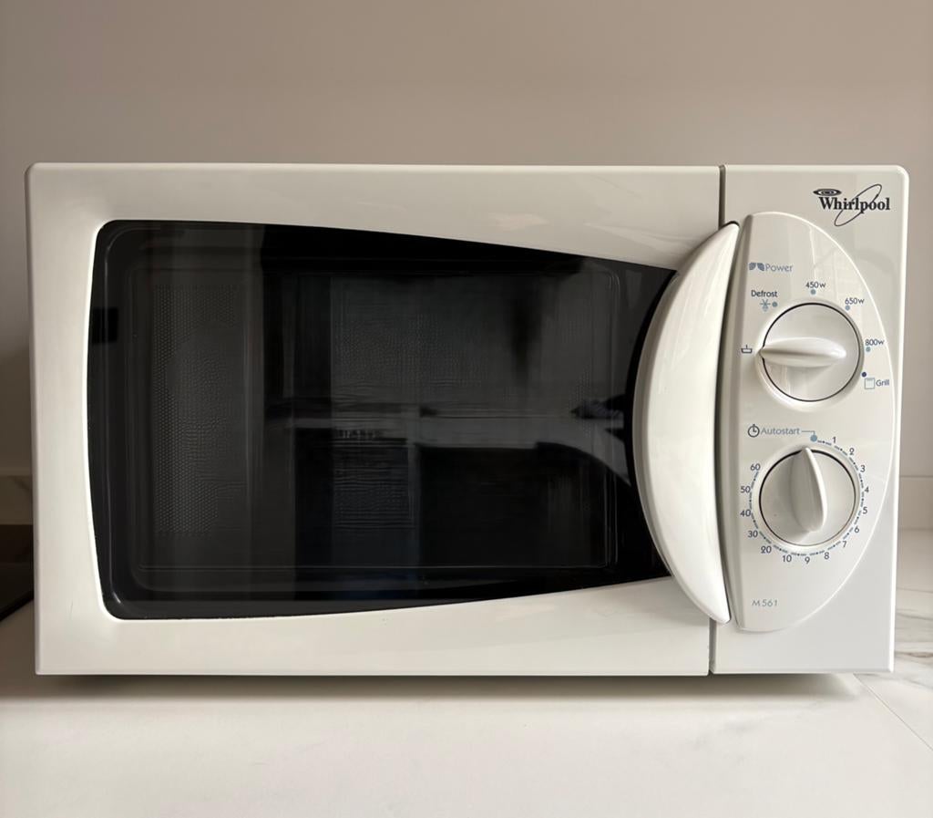 Whirlpool magnetron, Witgoed en Apparatuur, Magnetrons, Gebruikt, Vrijstaand, Magnetron, 45 tot 60 cm, Grill, Draaiplateau, Ophalen