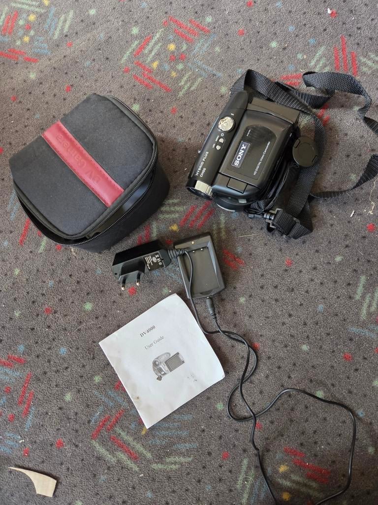 Sony videocamera met tas en oplader, Ophalen of Verzenden