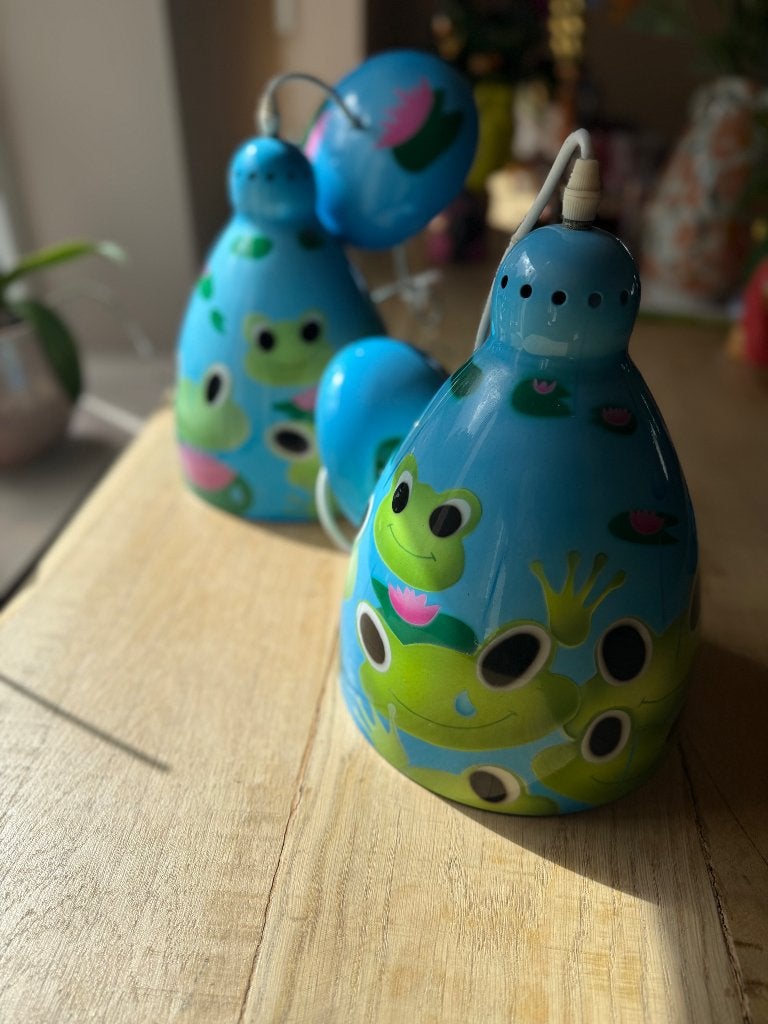 Set van 2 kinderlampen / hanglampen blauw met kikkers, Ophalen of Verzenden, Gebruikt, Metaal