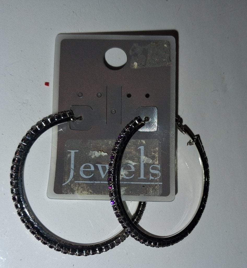 Mooie nieuwe zwarte oorbellen met paarse steentjes, Sieraden, Tassen en Uiterlijk, Ophalen of Verzenden, Nieuw, Zwart, Overige materialen