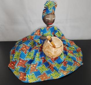 Afrikaanse pop met kalebas en stamper 1960–2000, Verzenden, Gebruikt, Pop