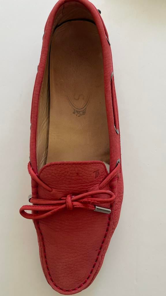 Te koop: leren loafers, Tods, rood, maat 39.5, Kleding | Dames, Schoenen, Ophalen of Verzenden, Zo goed als nieuw, Rood, Instappers