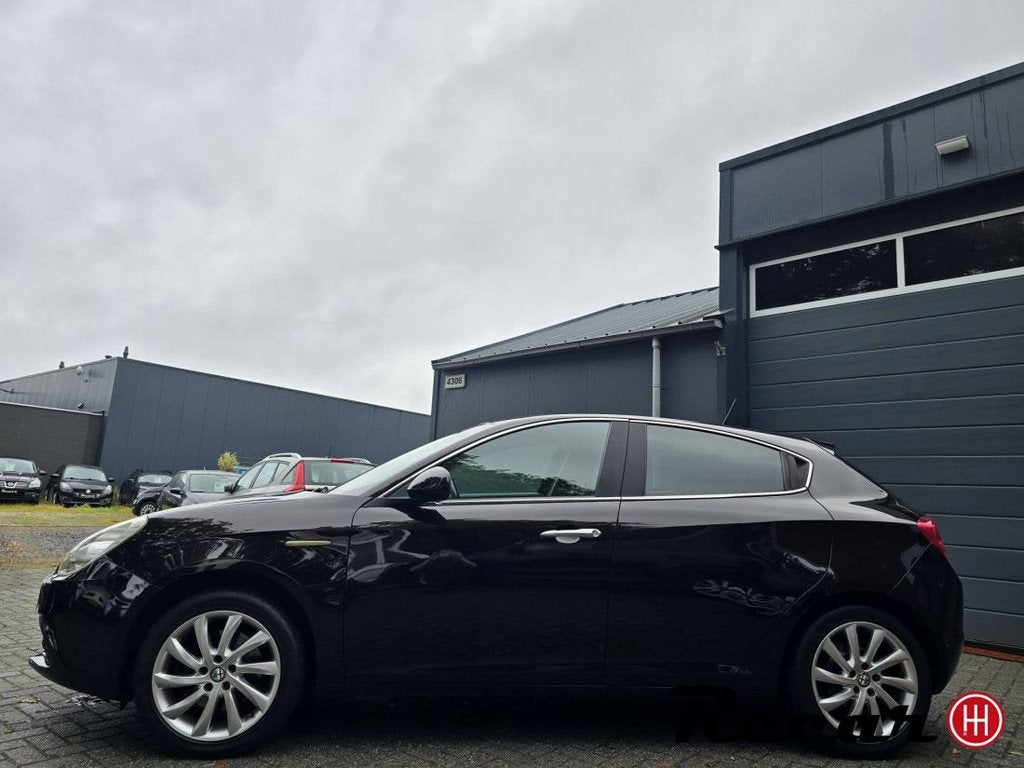 Alfa Romeo Giulietta - 1.4 T Business Executive/Automaat/170, Auto's, Alfa Romeo, Automaat, Euro 5, 4 cilinders, Zwart